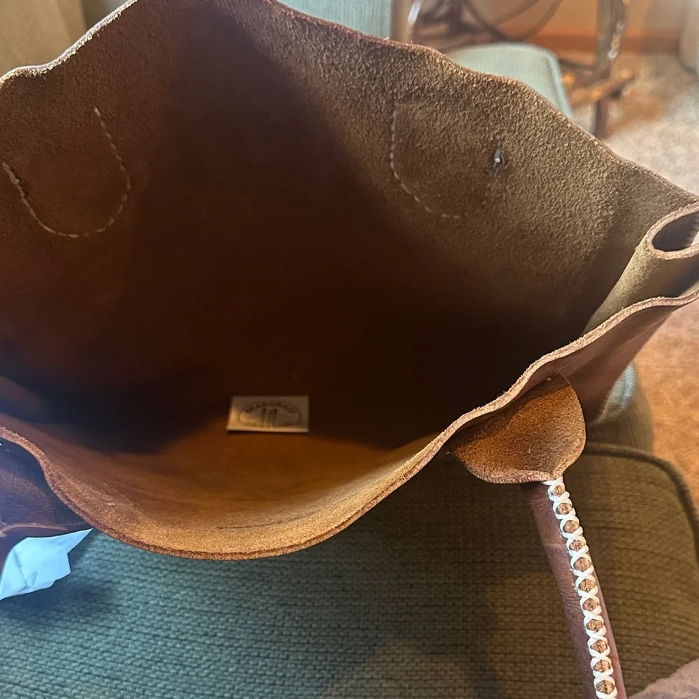 Elegant Brown Leather Tote - Picture 11 of 11